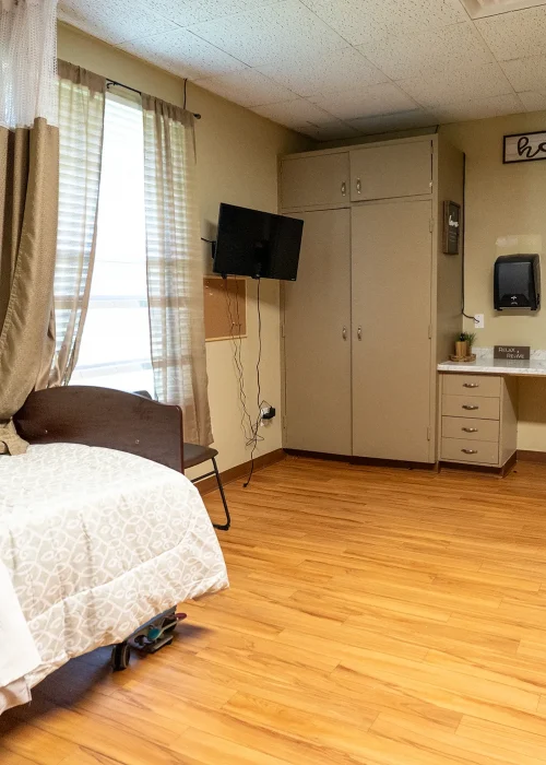 Woodland Springs - Room View with TV